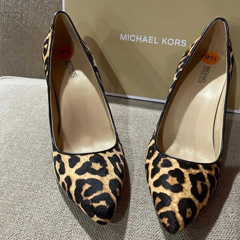 MICHAEL Michael Kors Leopard-Print Pointed Pumps in Black and Tan
